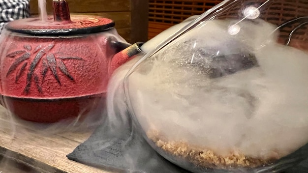 Glace à la truffe refroidie par une tasse d'azote