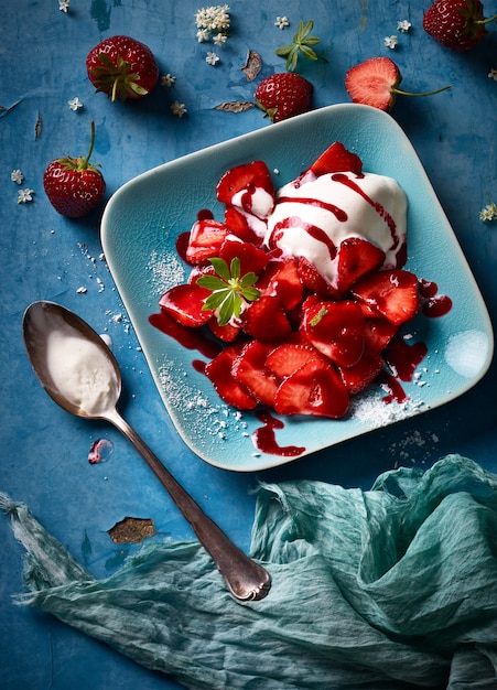 glace vanille aux fraises