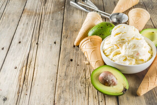 Glace végétalienne à l'avocat