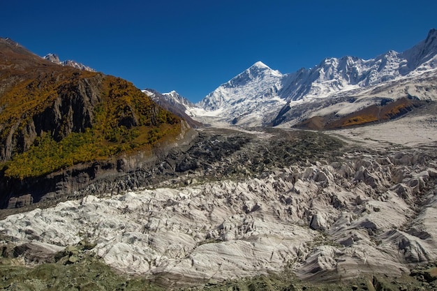 Glacier Minapin et vue sur la montagne Rakaposhi Karakoram Pakistan