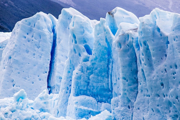 Glacier Perito Moreno dans le parc national Los Glaciers en Patagonie, Argentine. Glacier de glace bleu, ancie