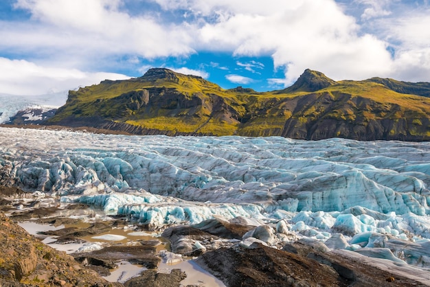 Le glacier de Svinafellsjokull dans le parc national de Vatnajokull