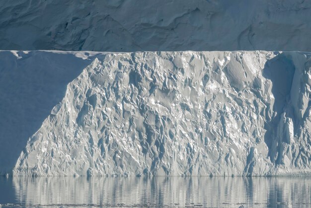 Glaciers et montagnes de Paradise Bay Péninsule Antarctique Antarctique