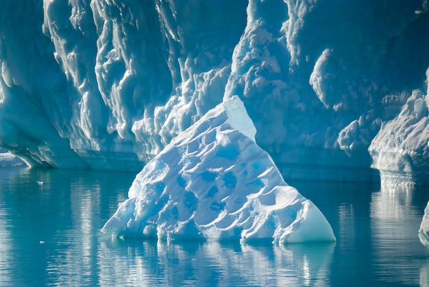 Glaciers et montagnes de Paradise Bay Péninsule Antarctique Antarctique
