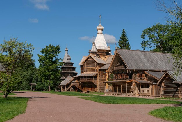 Église de l'Assomption de la Vierge et de l'église Saint-Nicolas Vitoslavlitsa Veliky Novgorod Russie