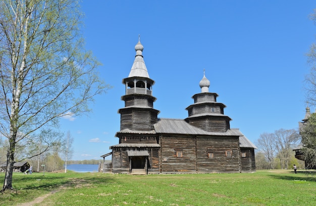 Église en bois du musée d'architecture en bois de Vitoslavlitsy à Veliky Novgorod, Russie