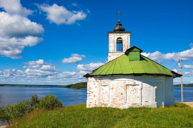 Église d'introduction de la Bienheureuse Vierge Marie au Temple dans le village de la région de Goritsy Vologda, Russie