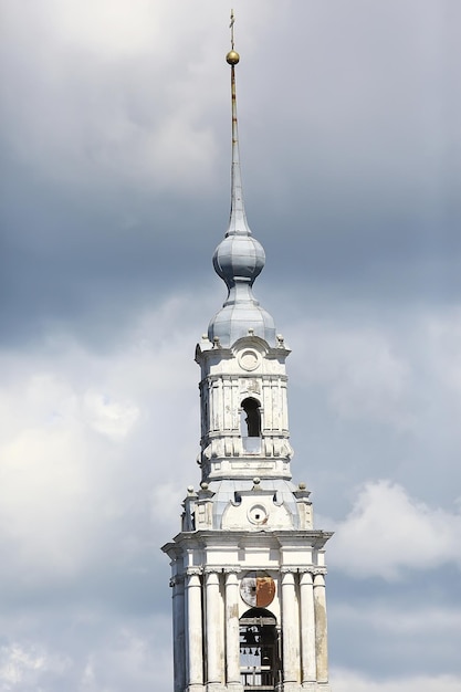 Église de Kalyazin/église orthodoxe de vue panoramique sur l'île, paysage russe