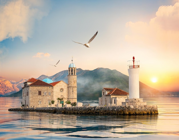 Église Notre-Dame des Rochers sur l'île près de la ville de Perast, baie de Kotor, Monténégro