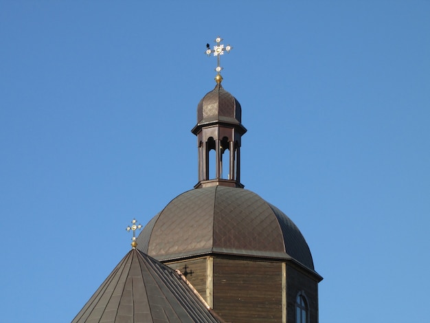 Église orthodoxe avec un grand dôme sur Chrestus