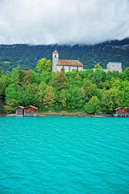 Église paroissiale du lac de Brienz et de la montagne Brienzer Rothorn à Interlaken dans le canton de Berne en Suisse