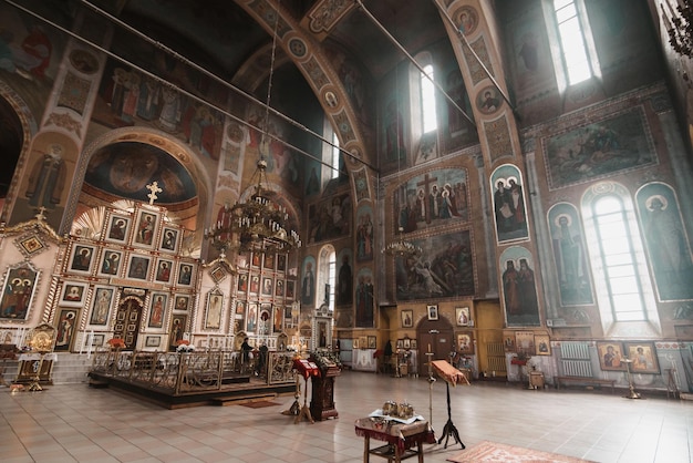 ÉGLISE DE LA RÉSURRECTION VICHUGA RUSSIE 08 MAI 2022 Intérieur de l'Église chrétienne orthodoxe de la résurrection du Christ