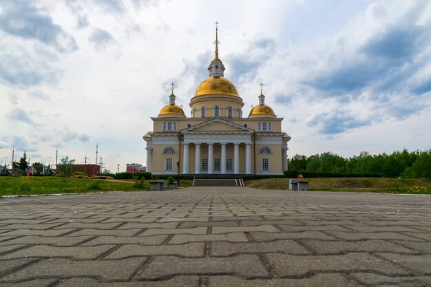 Église de la résurrection du XVIIIe siècle à Nevyansk en Russie.