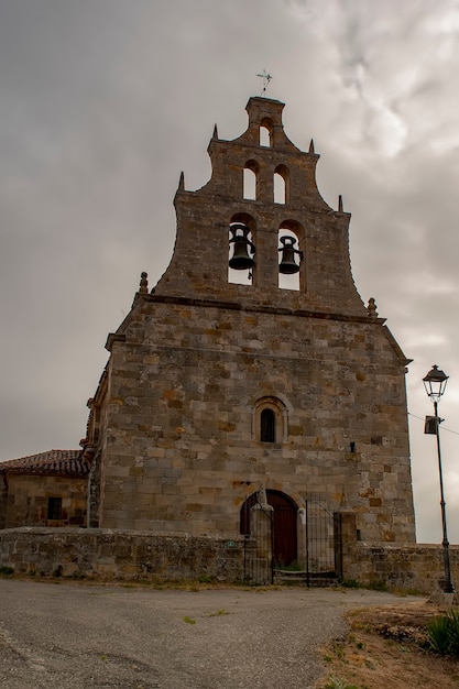 Église romane de l'Assomption à Villamonico.