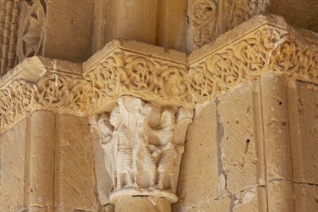 Église romane du XIIe siècle dans la ville de Tenzuela