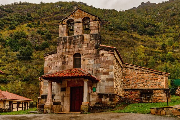 Église romane de santa paula à somiedo