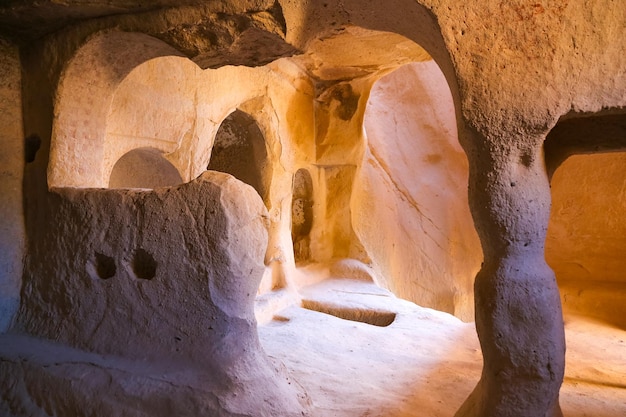 Église rupestre dans la vallée de Zelve Cappadoce Nevsehir Turquie