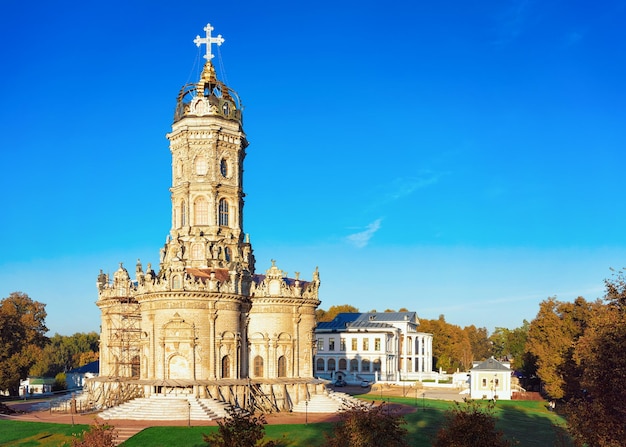 Église russe à Dubrovitsy dans la ville de Podolsk à Moscou en Russie. Paysage et église