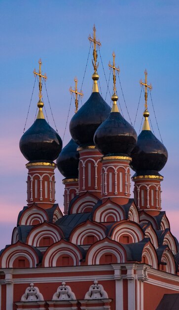 Église de Saint-Nicolas après le coucher du soleil, place Taganskaya, Moscou, Russie.