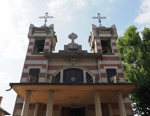 Église Sainte-Élisabeth du village de Leumann à Collegno