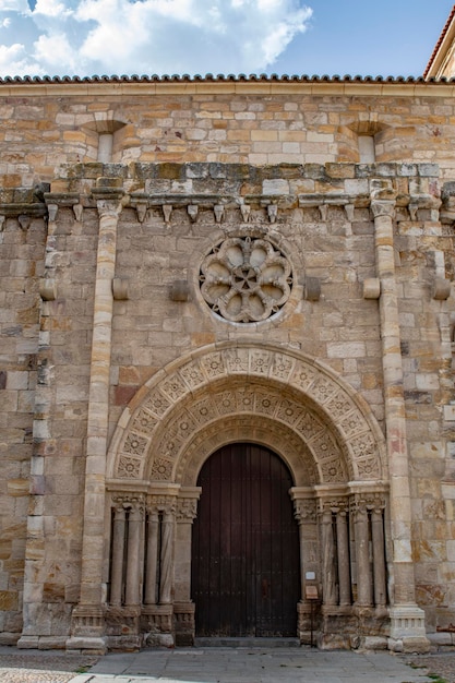 Église de San Juan Baptizer sur la place principale de Zamora Espagne