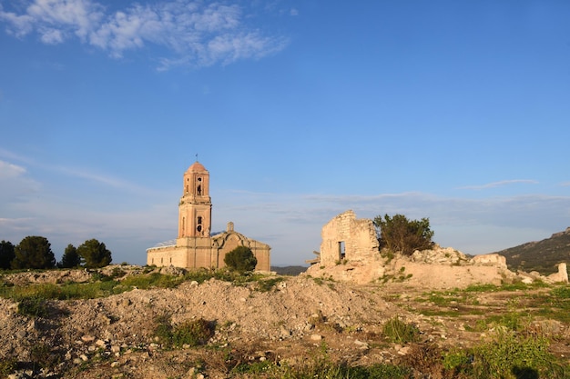 Église Sant Pere à Poble Vell de Corbera de Ebro, province de Tarragone, Catalogne, Espagne (endommagé pendant la guerre civile espagnole1936-1939)