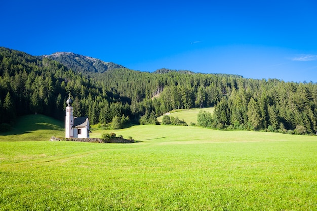 Église St Johann, Santa Maddalena, Val Di Funes, Dolomites, Italie