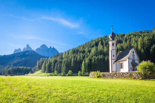 Église St Johann, Santa Maddalena, Val Di Funes, Dolomites, Italie