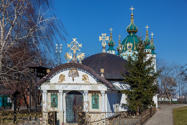 Église de la vieille ville de Kiev de Saint Nicolas de Myre à côté du Musée national d'histoire de l'Ukraine