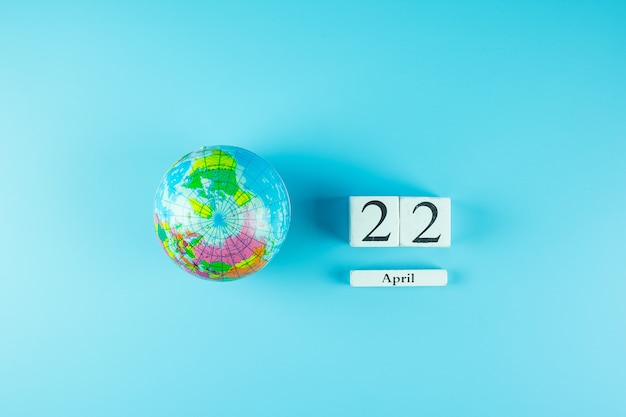 Globe Et Calendrier Du 22 Avril. Jour De La Terre Heureuse Et Concept D'environnement