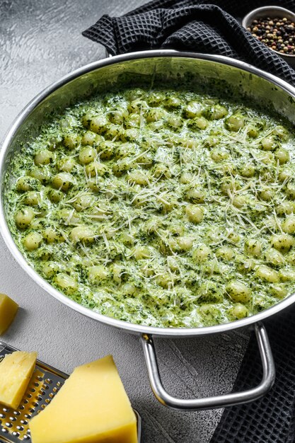 Gnocchi sauce aux épinards et basilic