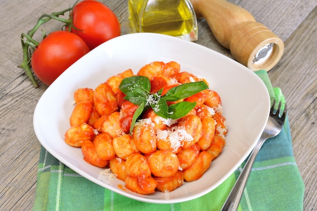 Gnocchi Sorrento nourriture napolitaine avec mozzarella
