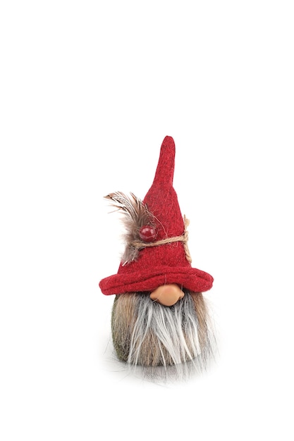 Un gnome avec un chapeau rouge et un chapeau rouge