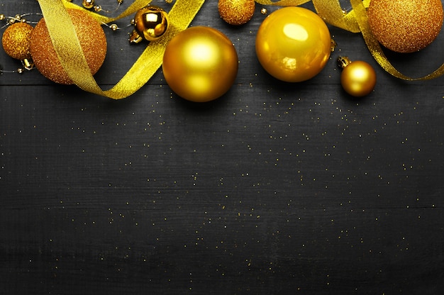 Golden New Year arbre jouets vue de dessus fond décorations de Noël