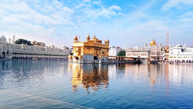 Photo golden temple ou sri harmandir sahib le plus important lieu de pèlerinage du sikhisme