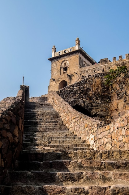 Golkonda est une citadelle et un fort dans le sud de l'Inde est situé à 11 km à l'ouest d'Hyderabad