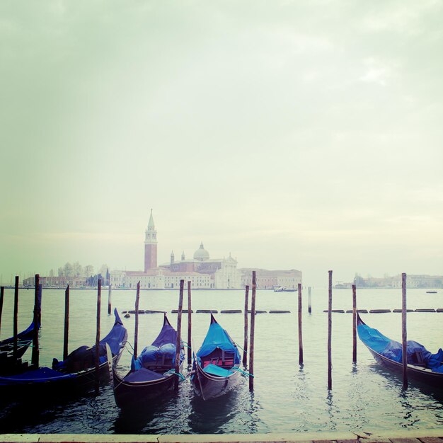 Gondoles à Venise dans ton vintage