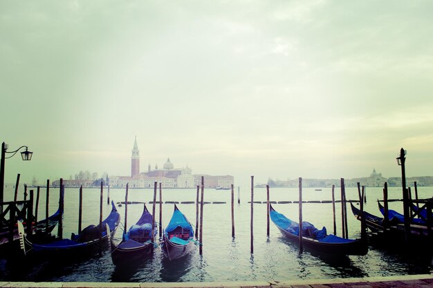 Gondoles à Venise dans ton vintage