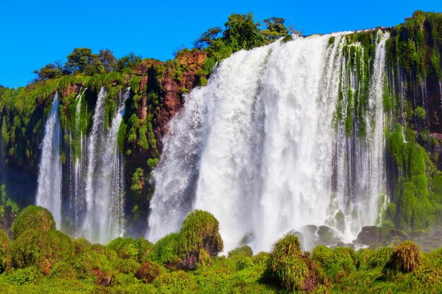 La gorge du diable (Garganta del Diablo) est la plus grande des cascades d'Iguazu. Situé sur la rivière Iguazu à la frontière de l'Argentine et du Brésil.