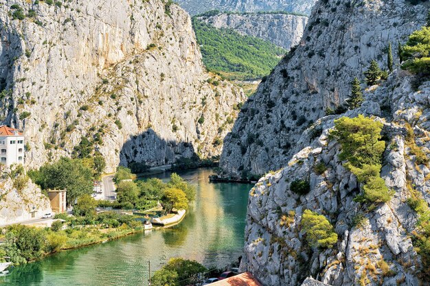 Gorge et rivière Cetina d'Omis, Dalmatie, Croatie