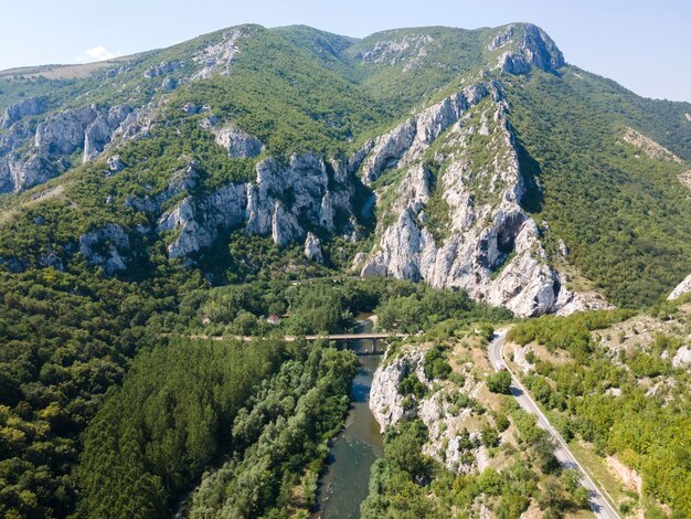 Photo gorge de la rivière iskar montagnes des balkans bulgarie