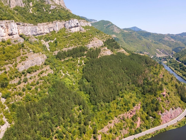 Photo gorge de la rivière iskar montagnes des balkans bulgarie