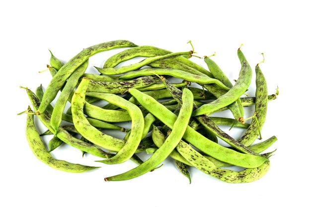 Photo les gousses de haricots verts sur fond blanc