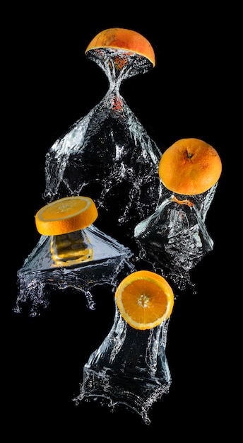 Goutte en tranches de fruits orange.