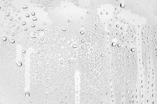 gouttes d'eau de fond blanc sur le verre, fond d'écran de superposition de conception abstraite