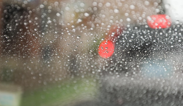 Gouttes de pluie sur une fenêtre