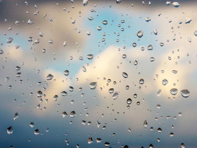 Photo gouttes de pluie sur la vitre
