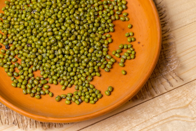 Photo graine de haricot vert sur table.