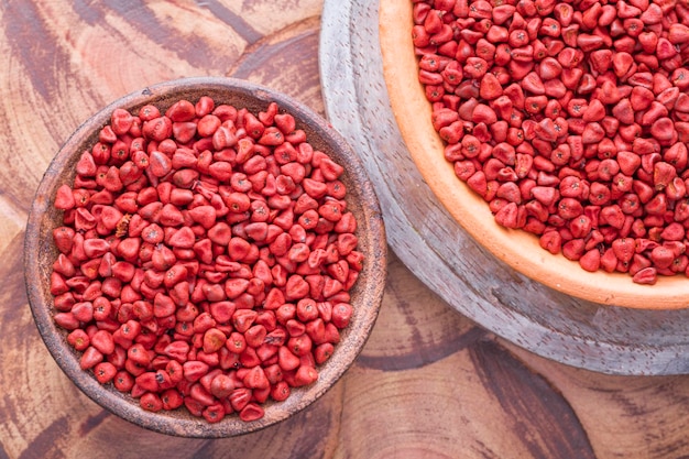 Les graines d'achiote originaires d'Amérique centrale et de certaines régions d'Amérique du Sud sont utilisées pour assaisonner les aliments