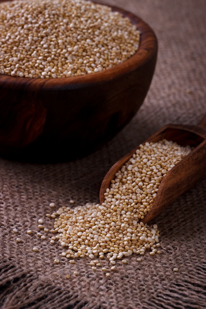 Graines de quinoa blanches